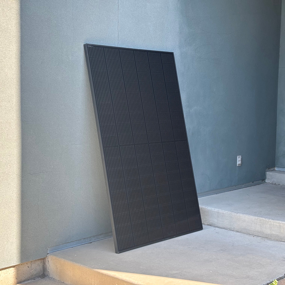 Plug-in Solar Kit: 400W Panel + Hoymiles Microinverter